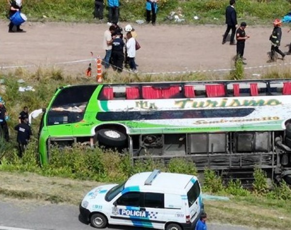 Dos muertos en el accidente de la Ruta 2: viajaban a un congreso en Mar del Plata