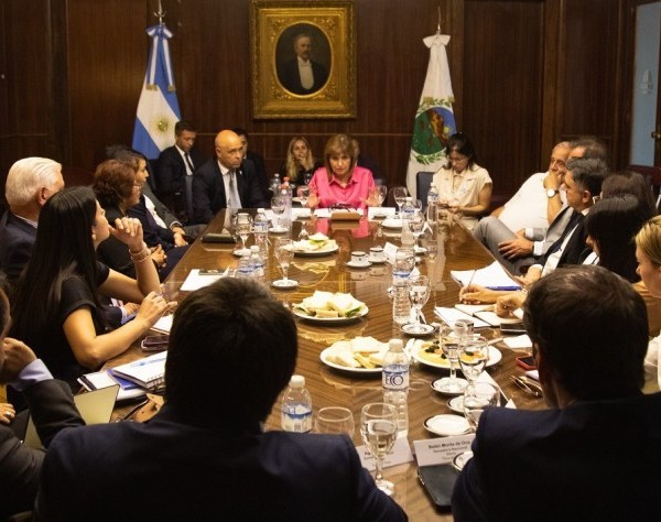 A horas de jurar como senadora, Bullrich dijo que va a estudiar la transparencia de la AFA 