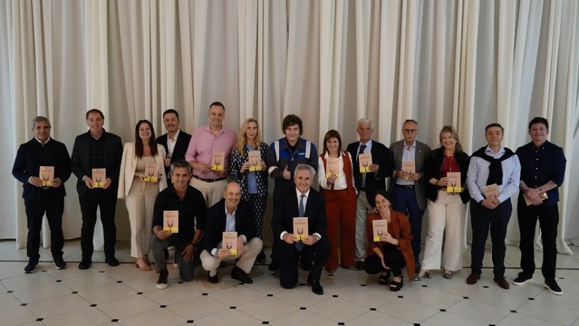 Cumbre en Olivos: Milei regaló un libro de Walter Block