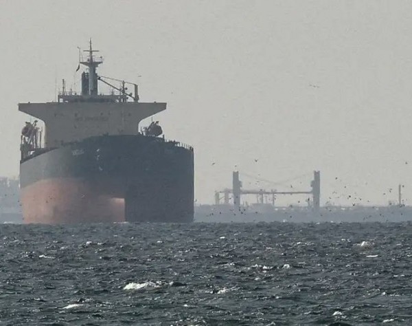 Irán anunció la reapertura del estrecho y se derrumba el precio del petróleo