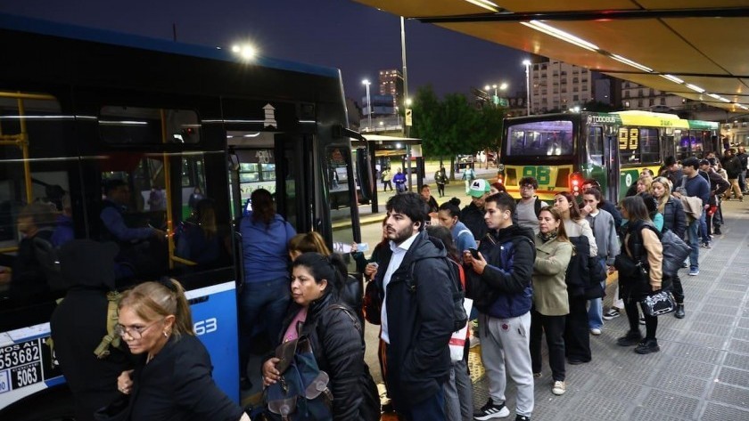 Cuánto costará viajar en colectivo y subte a partir de este lunes en el AMBA