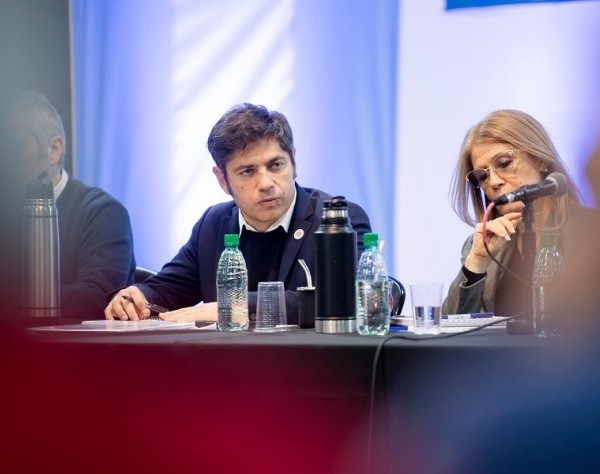 Kicillof no descartó competir en una interna en 2027, pero pidió no hablar de candidaturas