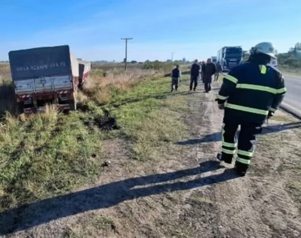 Un hombre murió y cuatro personas resultaron heridas en un choque frontal en Santa Fe