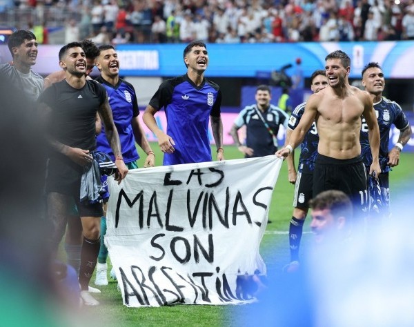 Reino Unido pidió a la FIFA investigar a la Argentina por la bandera de Malvinas en la semifinal