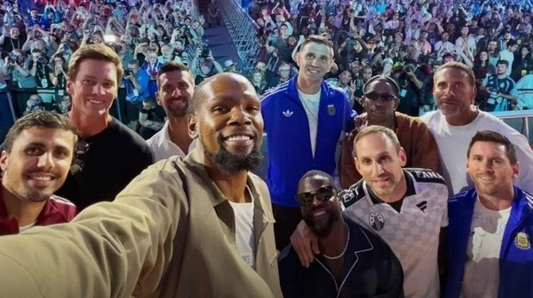 Djokovic, Messi, Brady, Durant, Rodri, Dibu y Ferdinand: la selfie del Mundial 2026