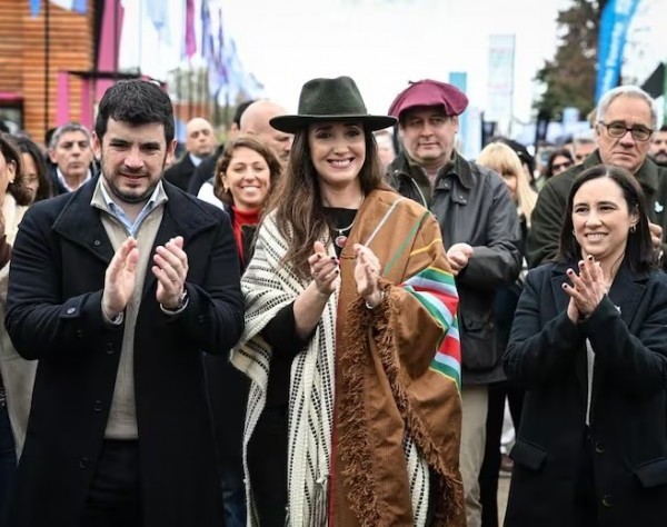 Victoria Villarruel se mostró con el presidente de la UCR en la Expo Venado 