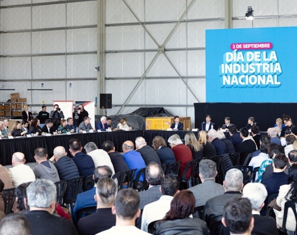 Kicillof apuntó contra Milei e industriales le pidieron que baje Ingresos Brutos