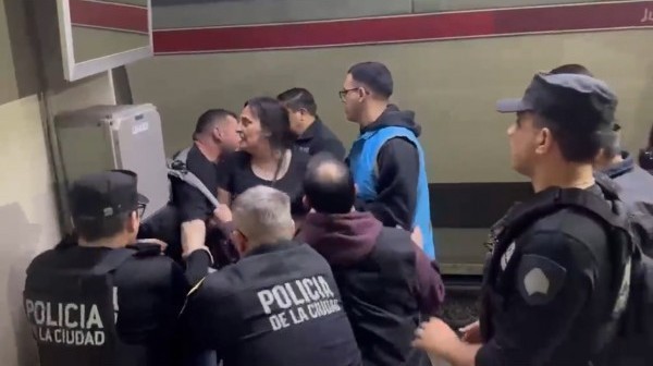 Subte y Premetro están paralizados por la detención de dos delegados