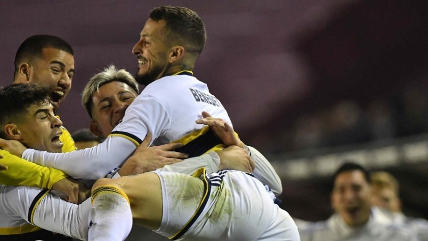 Boca le ganó a Lanús y trepó a la punta